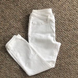 Lila Ryan White Cropped Jean